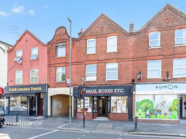 Flat for sale in Epsom, Surrey
