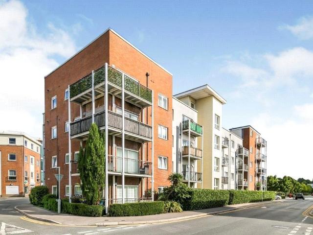 Flat for sale in Red Hill, Surrey