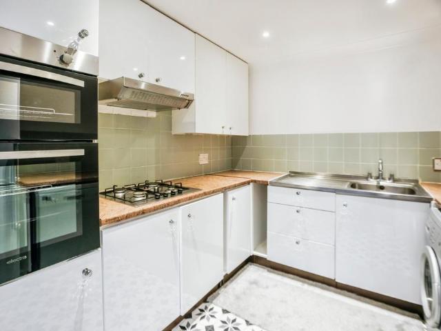 Flat for sale in London Borough of Croydon, Purley