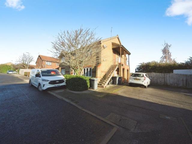 Flat for sale in Lewsey Farm, Luton
