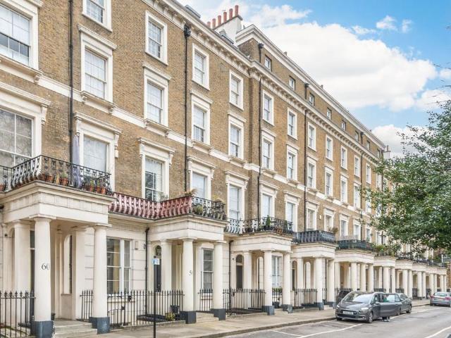 Flat for sale in Bayswater, Greater London