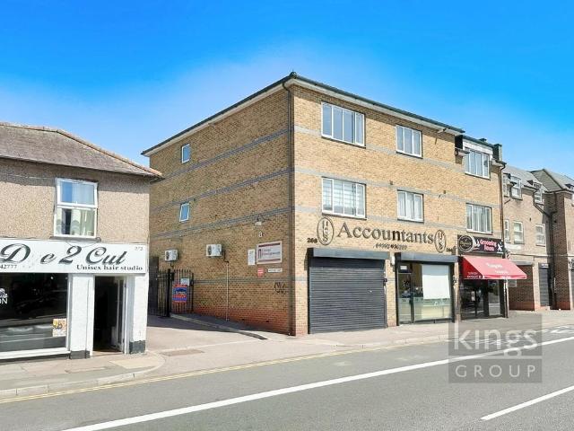 Flat for sale in Broxbourne, Hertfordshire