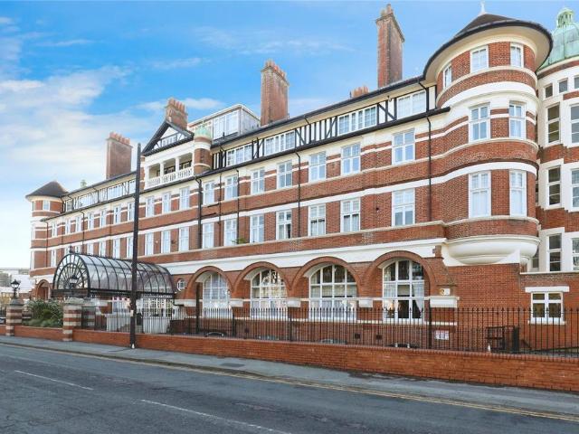 Flat for sale in Boscombe, Bournemouth