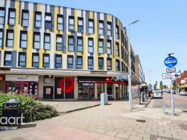 Flat for sale in Spring Park, Luton