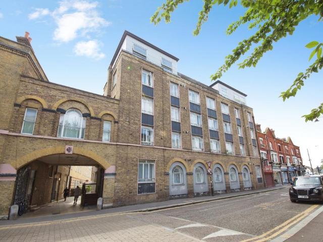 Flat for sale in Rush Green, Greater London