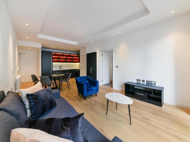Flat for sale in London City Island, Blackwall