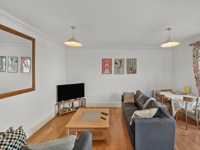 Flat for sale in Ratcliffe, Limehouse