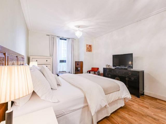 Flat for sale in Brook Green, Greater London