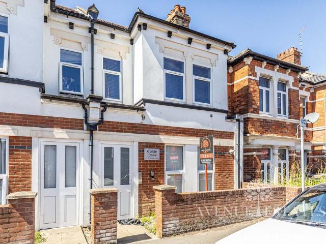 Flat for sale in Boscombe, Bournemouth