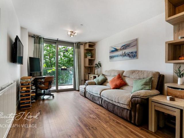 Flat for sale in London Borough of Lewisham, Ladywell