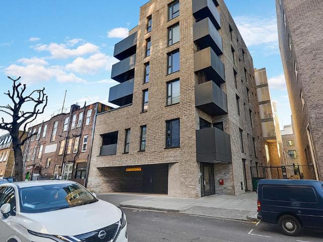 Flat for sale in Old Kent Road, Greater London