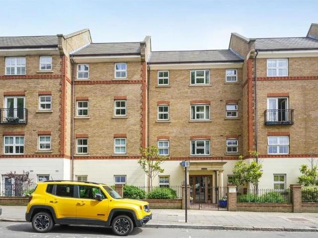 Flat for sale in London Borough of Ealing, Park Royal