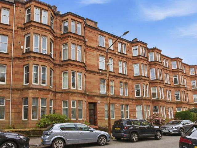 Flat for sale in Shawmoss, Shawlands