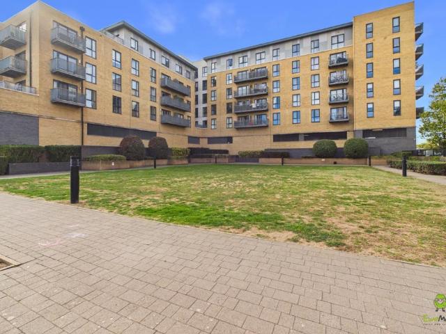 Flat for sale in London Borough of Bexley, Greater London