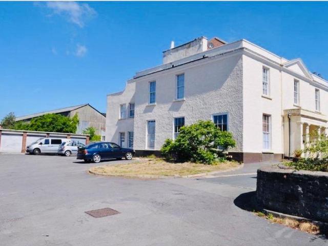 Flat for sale in Kingswood, South Gloucestershire