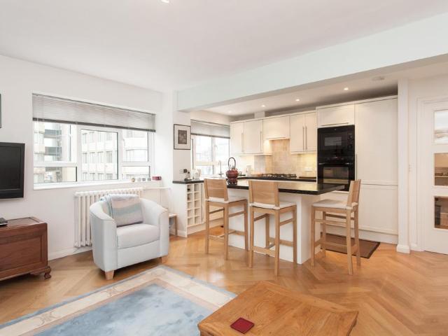 Flat for sale in St. John's Wood, Greater London