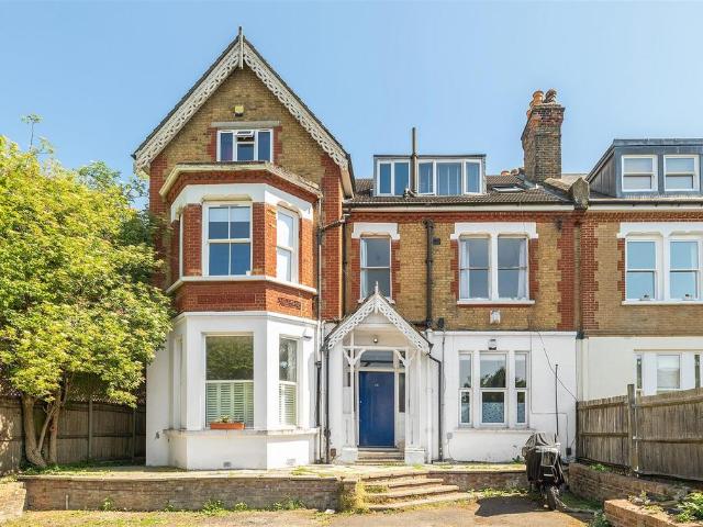 Flat for sale in Tulse Hill, Greater London