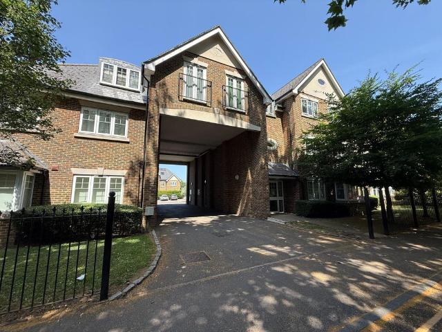 Flat for sale in Horsell, Woking
