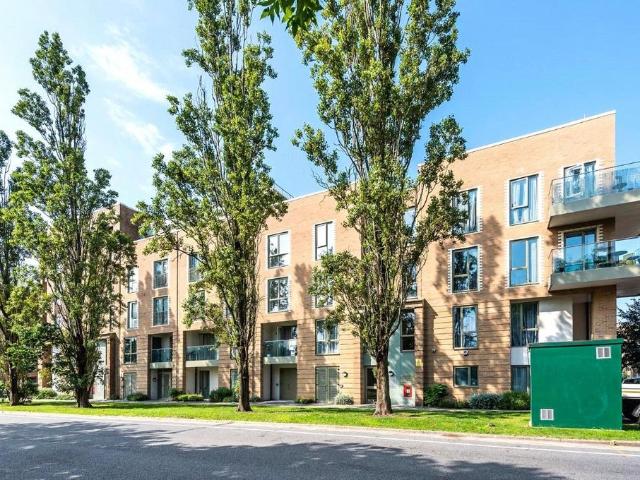 Flat for sale in Mill Hill, Greater London
