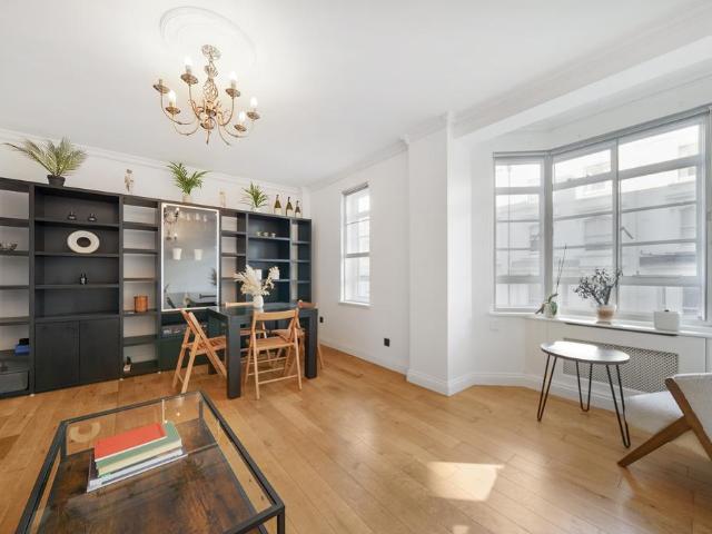 Flat for sale in Westbourne Green, Greater London