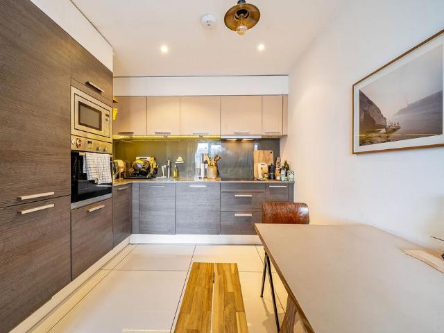 Flat for sale in South Hackney, Greater London