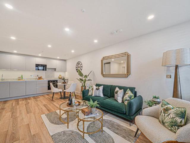 Flat for sale in London Borough of Richmond upon Thames, Greater London
