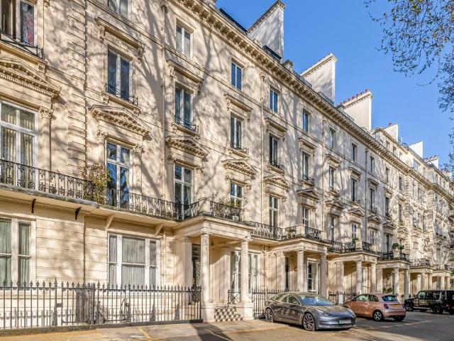 Flat for sale in Paddington, Greater London