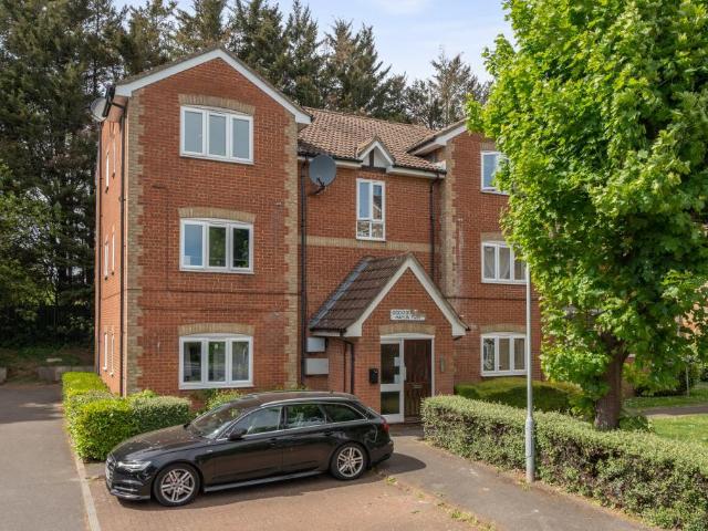 Flat for sale in Slough