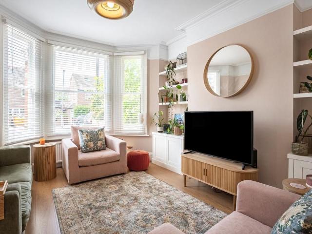Flat for sale in Wandsworth, Greater London