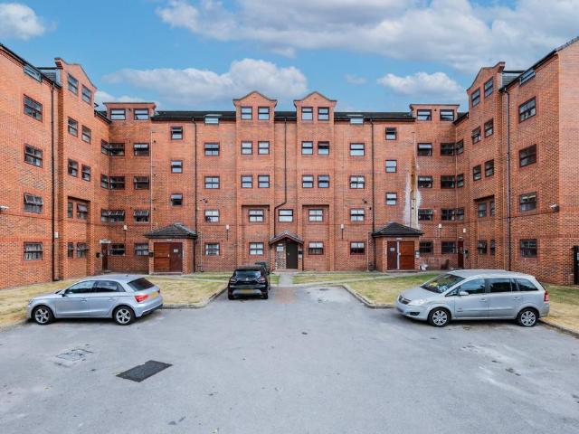 Flat for sale in Hyde Park, West Yorkshire