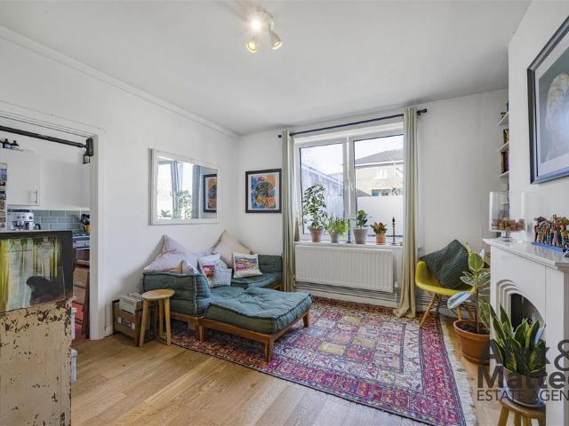 Flat for sale in Bermondsey, Greater London