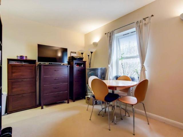 Flat for sale in Isle Of Dogs, Greater London