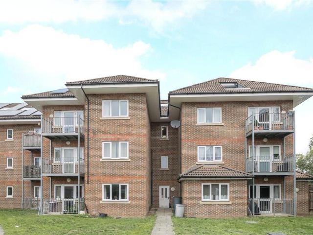 Flat for sale in Lower Green Esher, Blackhills
