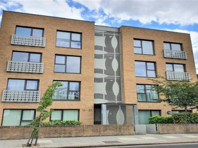 Flat for sale in London Borough of Ealing, Greater London