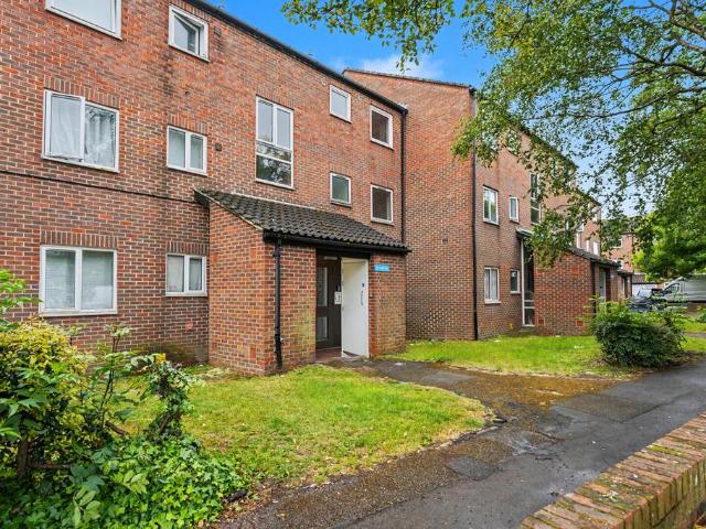 Flat for sale in Ponders End, Greater London