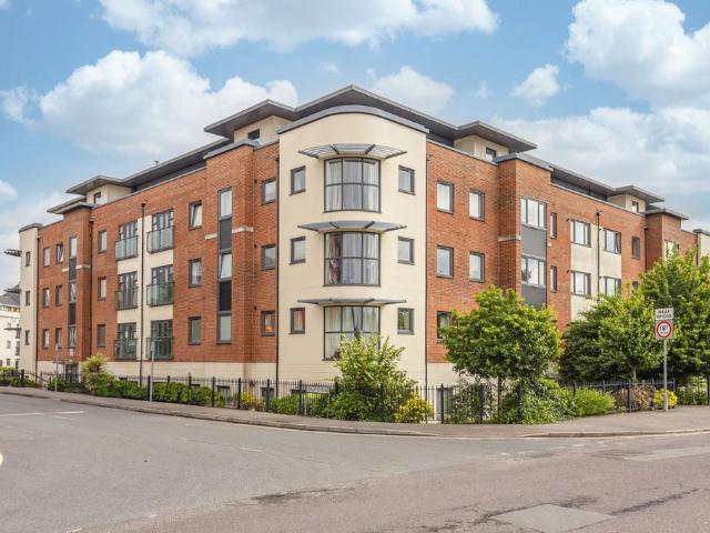 Flat for sale in Blackwell, Mid Sussex