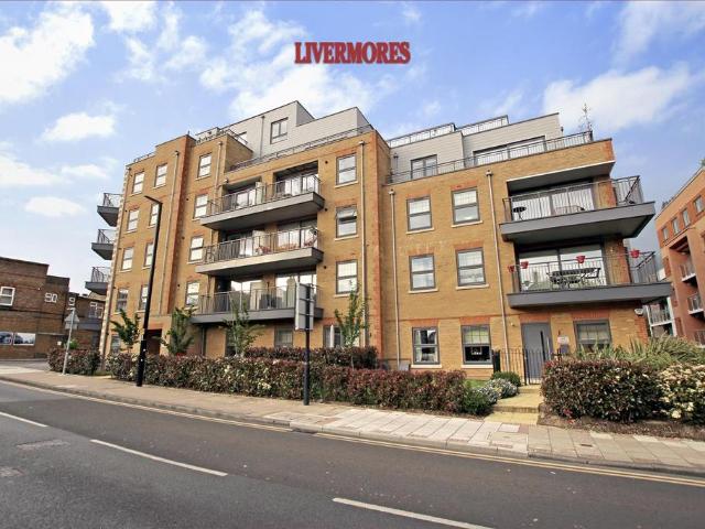 Flat for sale in North Cray, Frognal