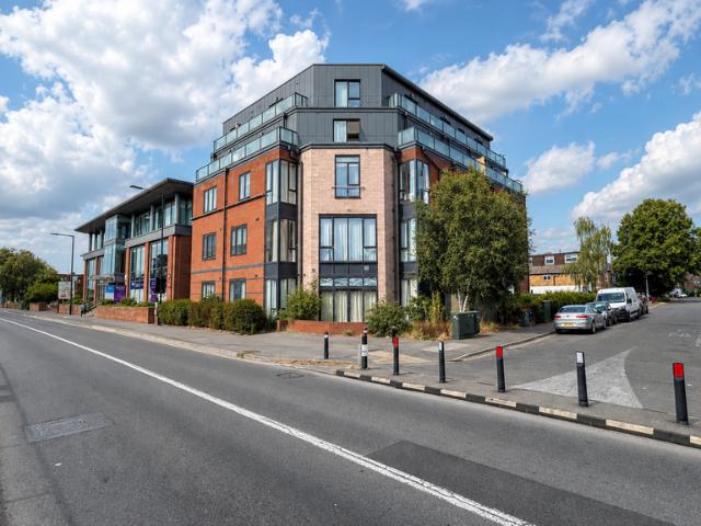 Flat for sale in Slough