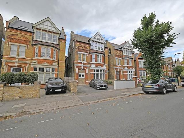 Flat for sale in London Borough of Ealing, Greater London