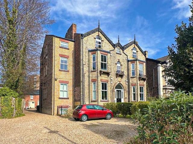 Flat for sale in Calderstones
