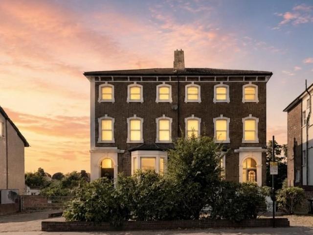 Flat for sale in London Borough of Croydon, Selhurst