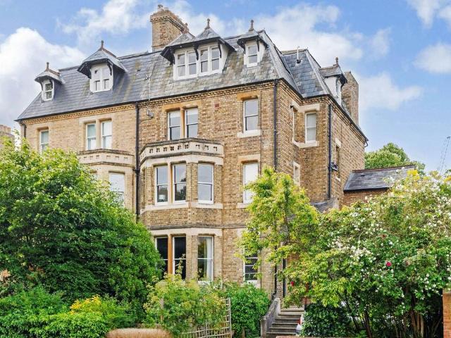 Flat for sale in The Slade, Oxfordshire