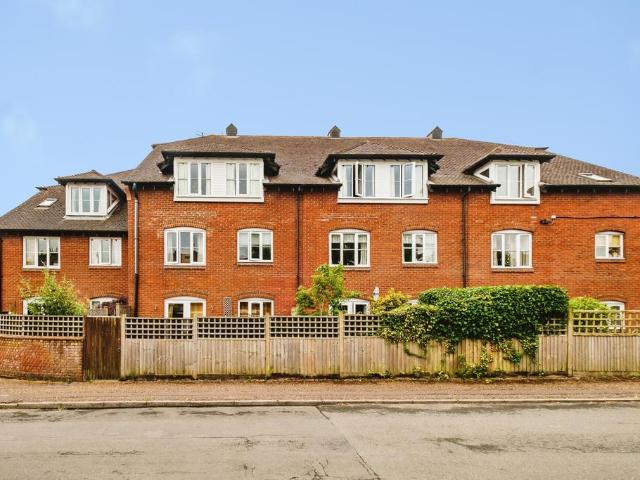 Flat for sale in Horsham, West Sussex