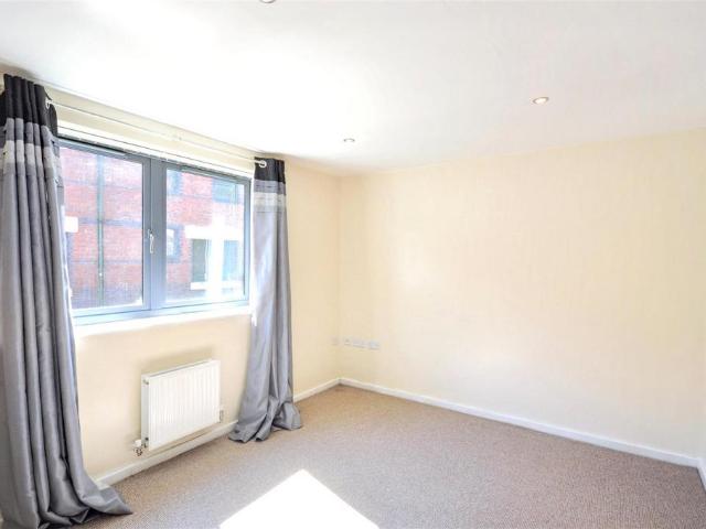 Flat for sale in Stone, Baswich