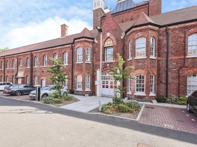 Flat for sale in Stirchley, Birmingham
