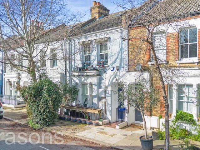 Flat for sale in Nine Elms, Greater London