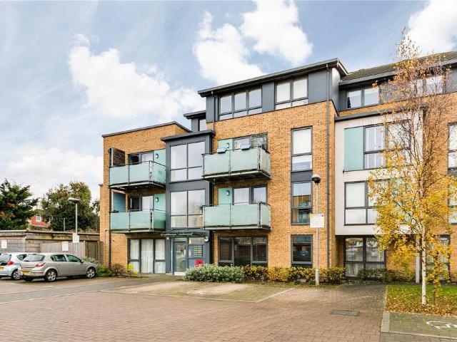 Flat for sale in North Sheen, Greater London