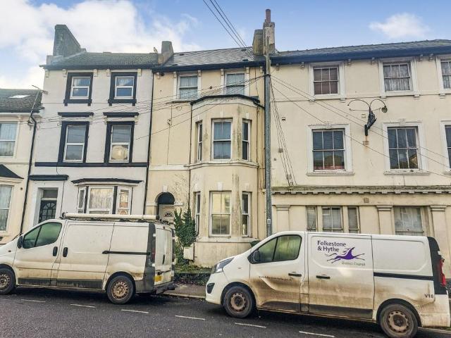 Flat for sale in Folkestone