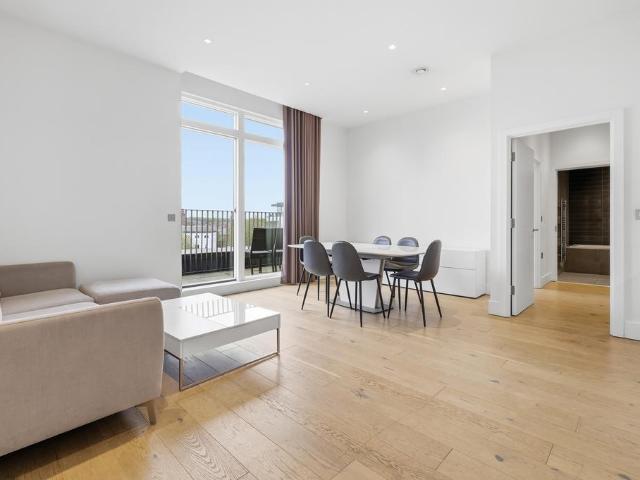 Flat for sale in Royal Borough of Kensington and Chelsea, Greater London