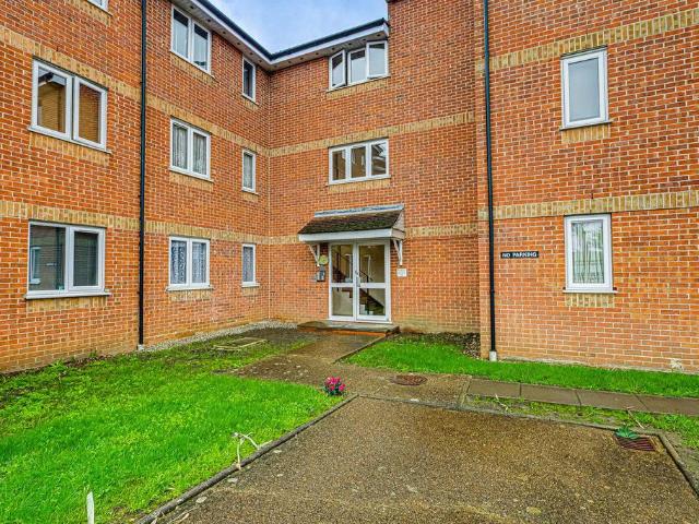 Flat for sale in Stroud Green, Barling